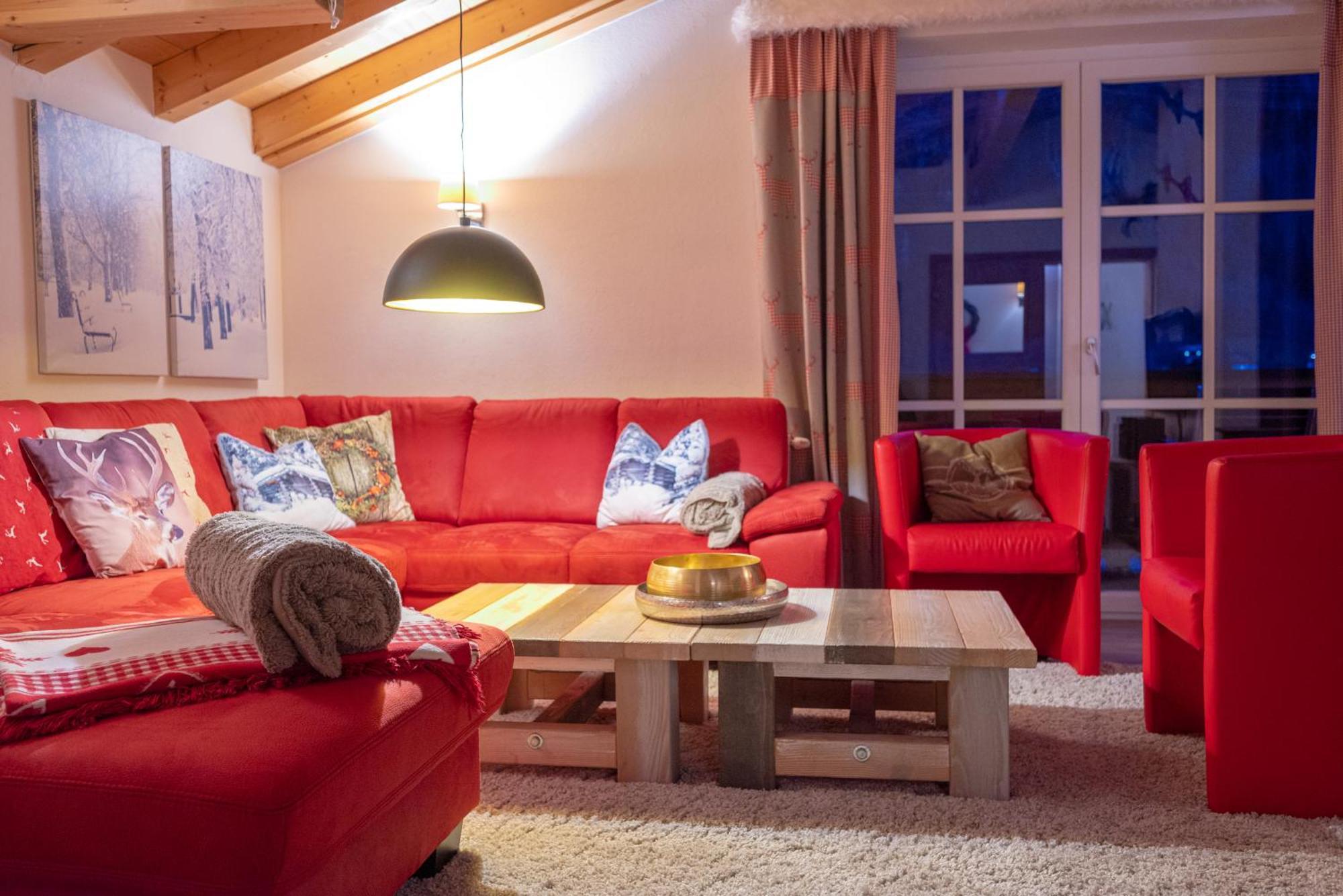 All Seasons Lodge By All In One Apartments คาพรูน ภายนอก รูปภาพ
