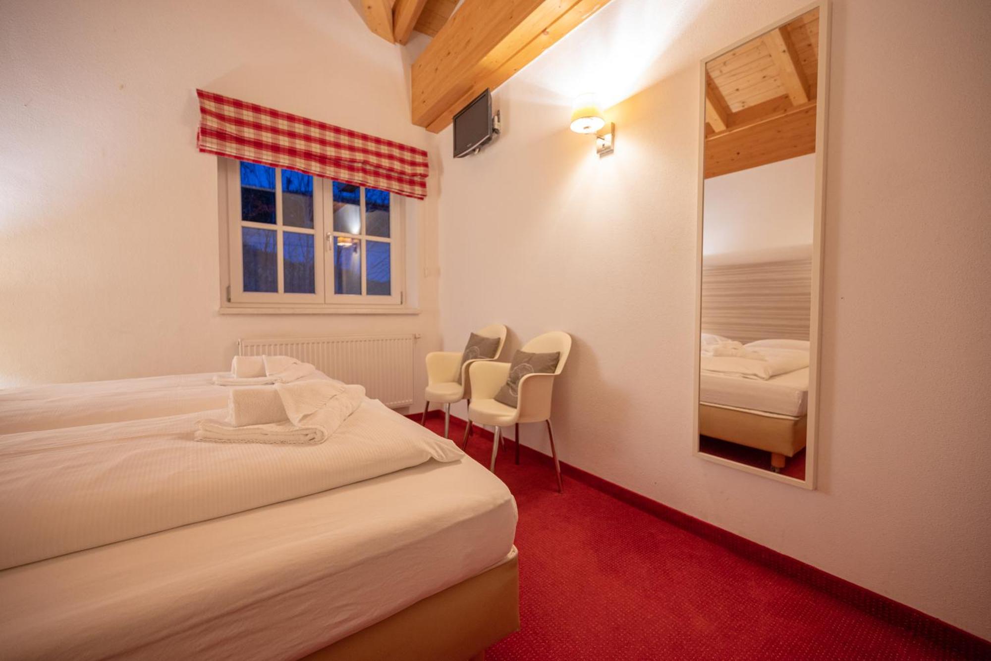 All Seasons Lodge By All In One Apartments คาพรูน ภายนอก รูปภาพ