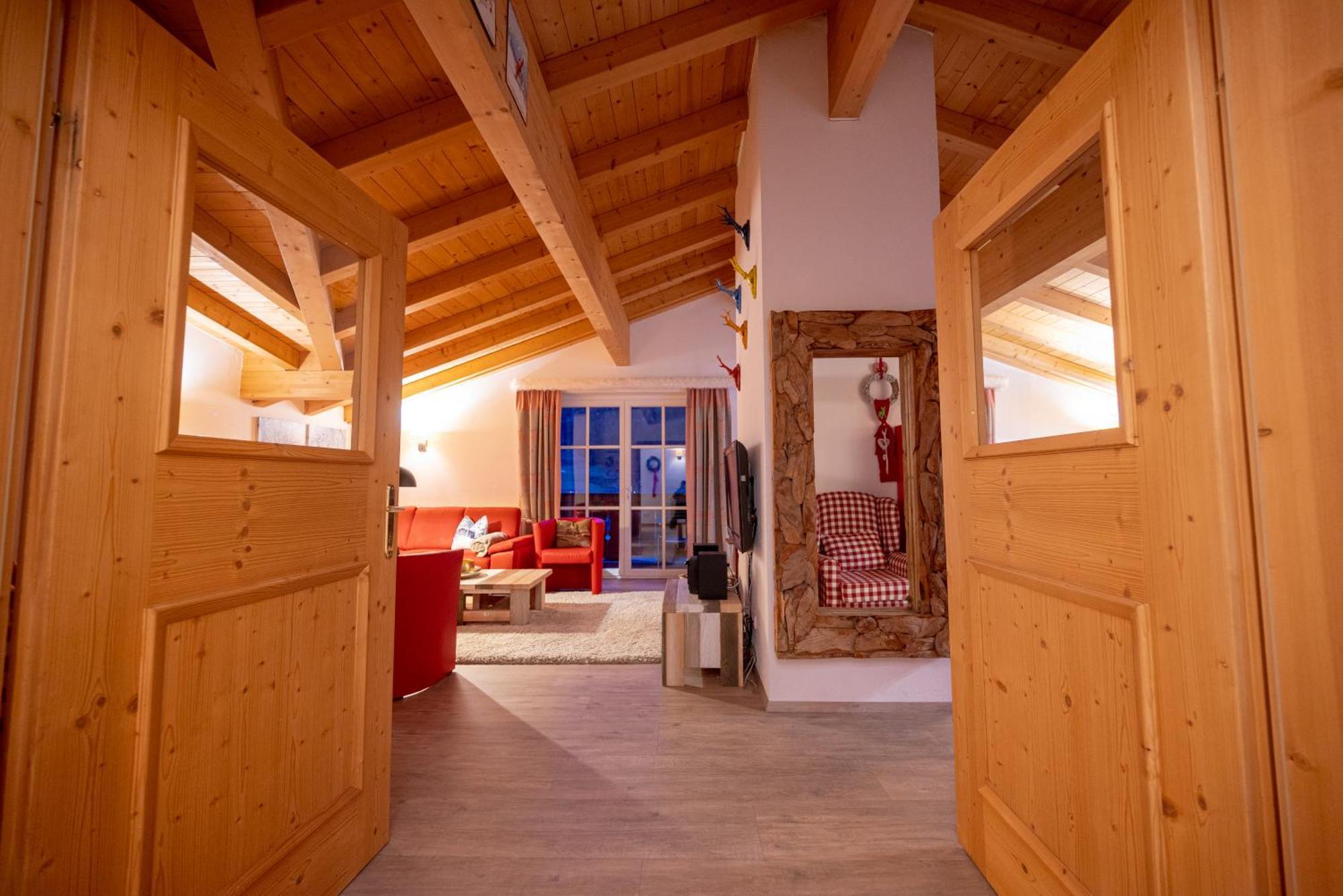 All Seasons Lodge By All In One Apartments คาพรูน ภายนอก รูปภาพ