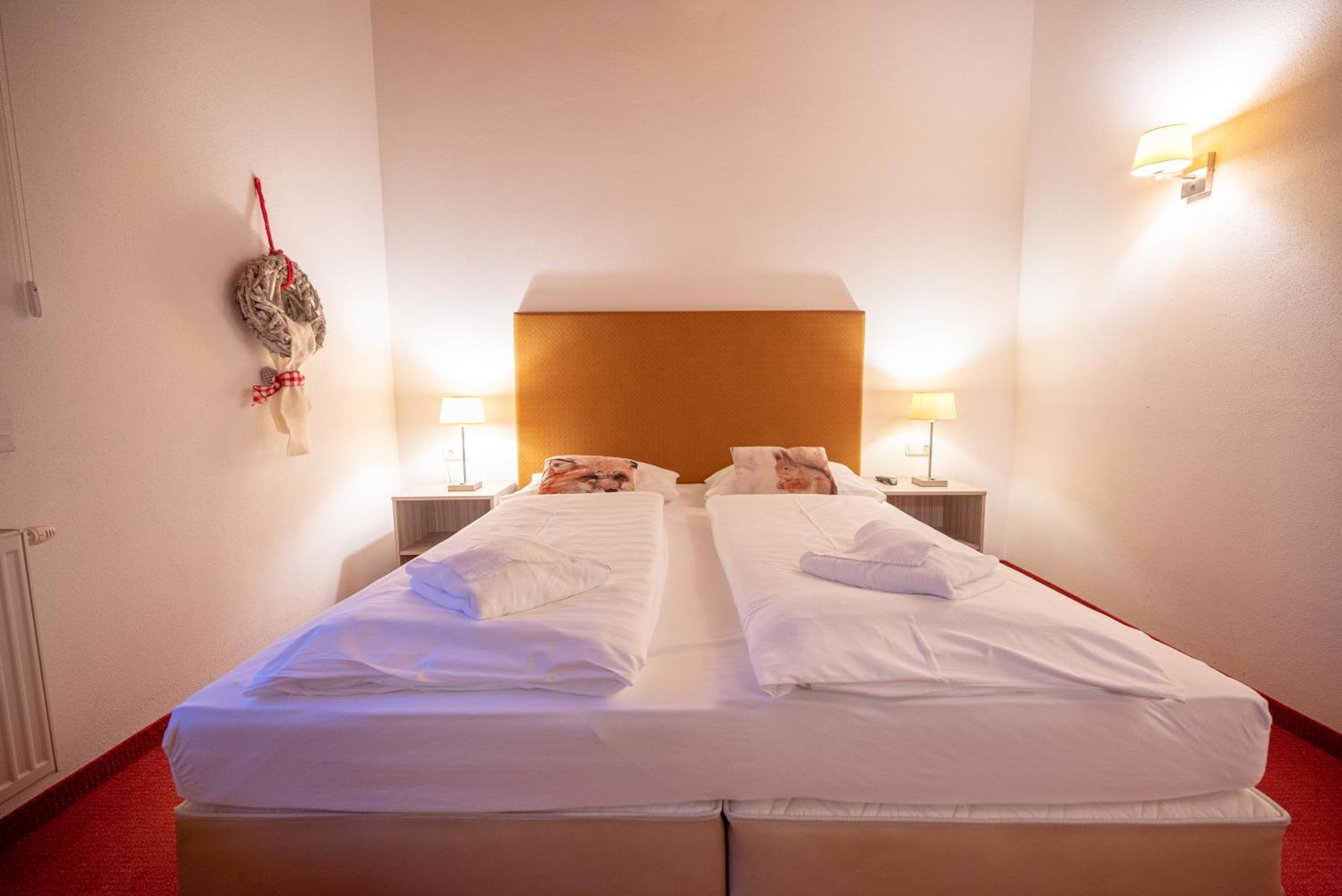 All Seasons Lodge By All In One Apartments คาพรูน ภายนอก รูปภาพ