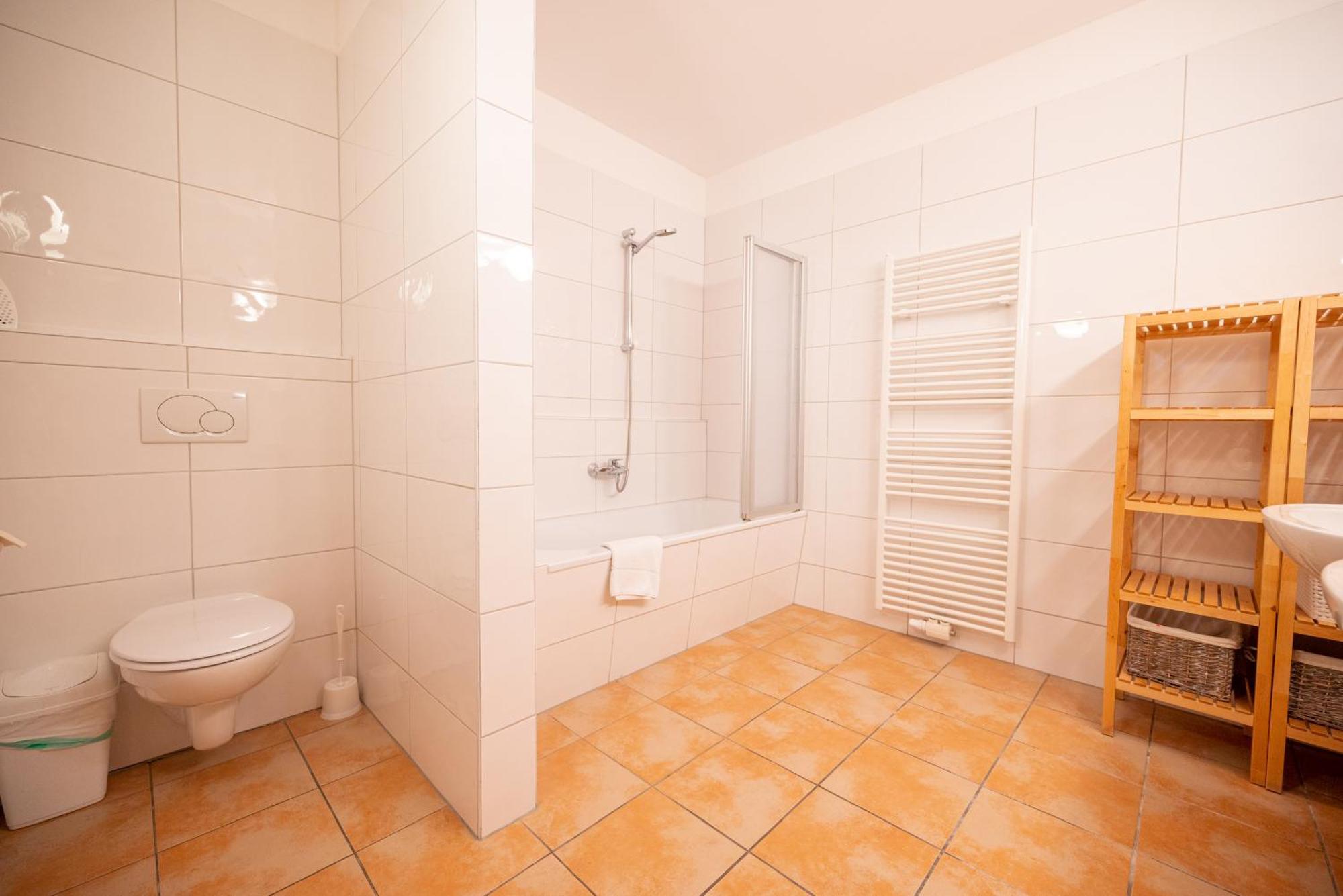 All Seasons Lodge By All In One Apartments คาพรูน ภายนอก รูปภาพ